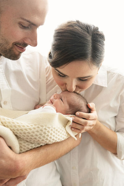 Neugeborene-Baby-geküsst